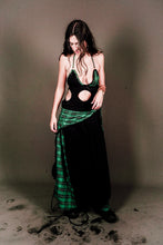 Load image into Gallery viewer, Form Skirt Black
