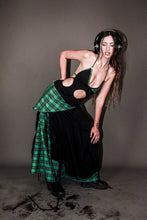 Load image into Gallery viewer, Form Skirt Black
